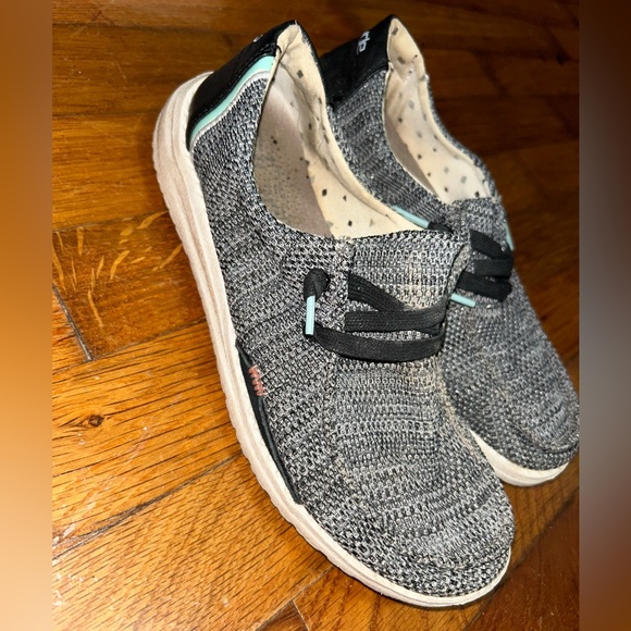 Hey Dudes!! Size 7! - Picture 1 of 4